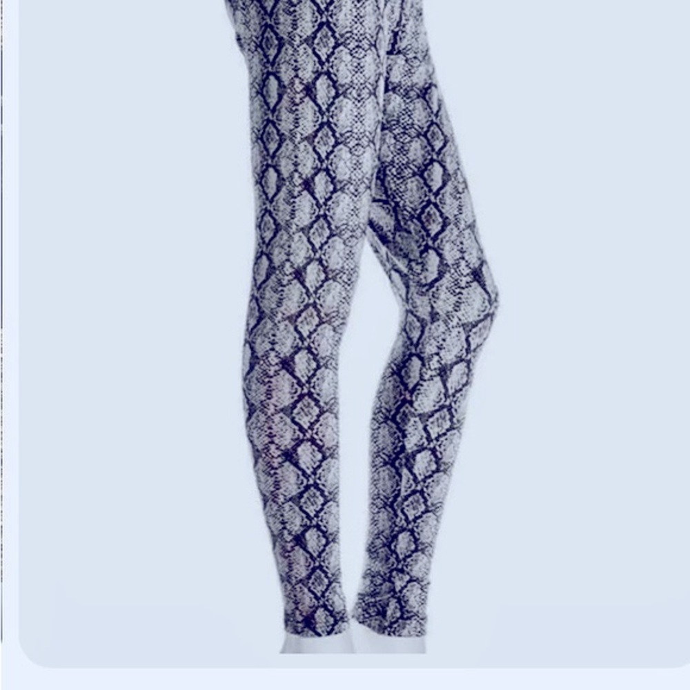 NEW!-Mix No. 6 Black/White Leopard Design leggings in Size Med (5’2”-6.0’)